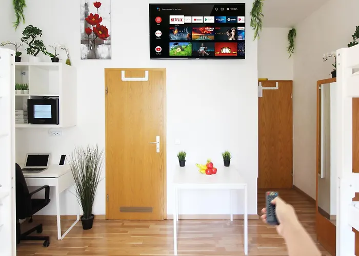 Hotel Ulm Zentrum - Komplettes Zimmer, Hochbett, Android TV&eigenem Bad - perfekt für Familien&Gruppen